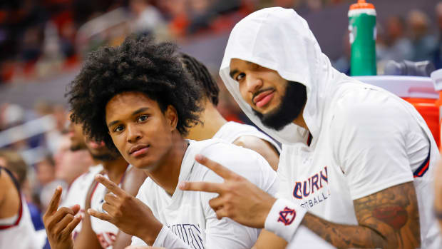 Aden Holloway and Johni Broome - Eric Starling/Auburn Daily